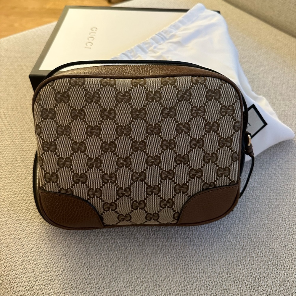 ❌SOLD❌Gucci Bree  crossbody camera bag